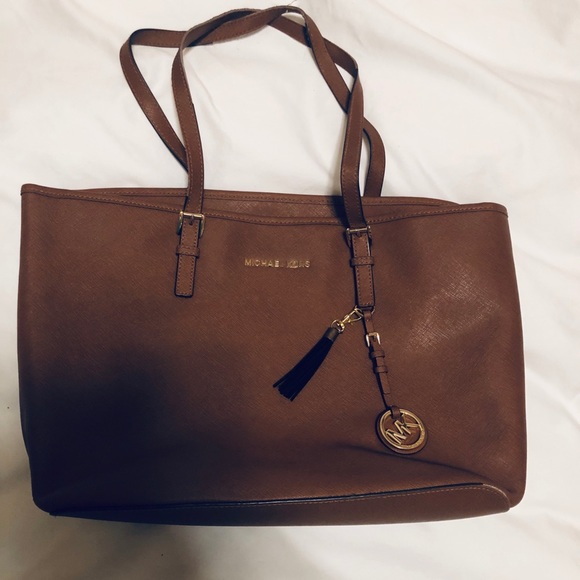 Michael Kors Handbags - Michael Kors Medium Jet Set Saffiano Tote Bag